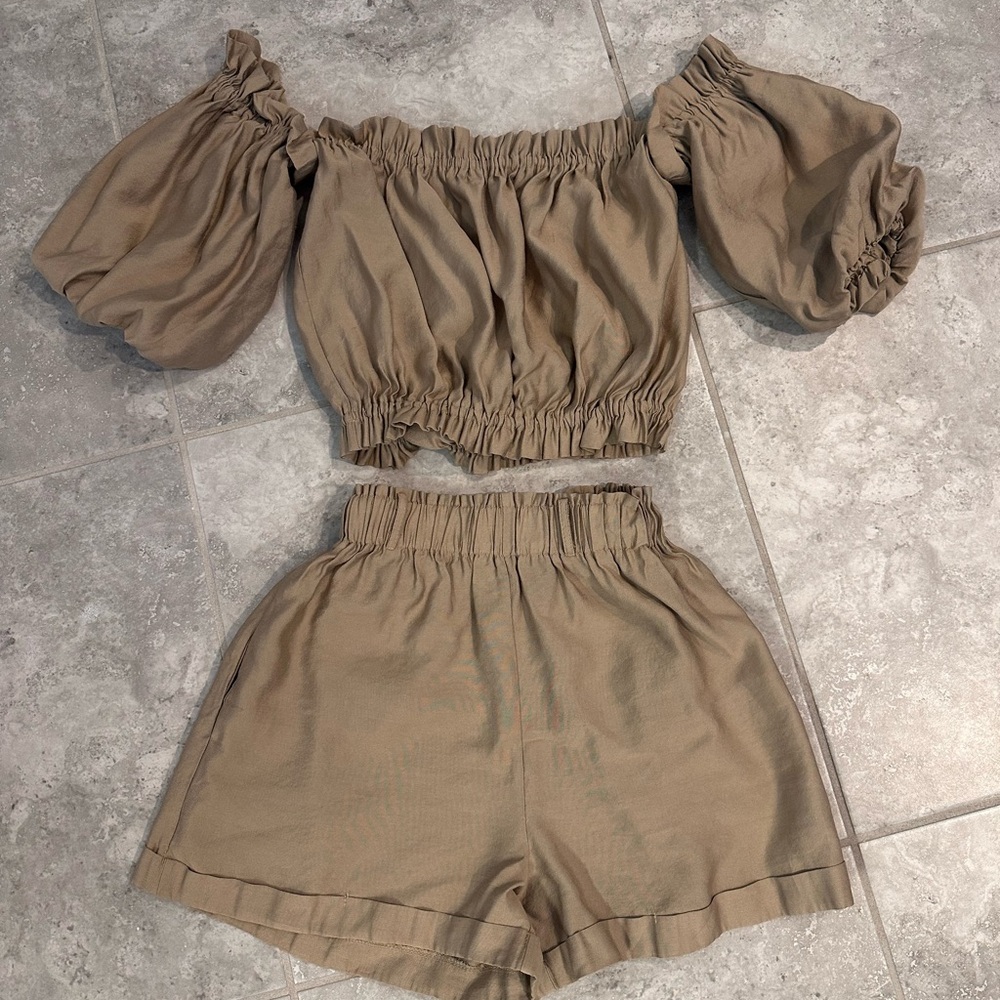 NEW Off the shoulder/ short set